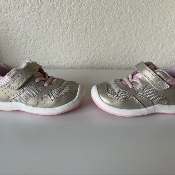 Stride Rite Winslow Sneaker Size 7M. - Picture 7 of 8